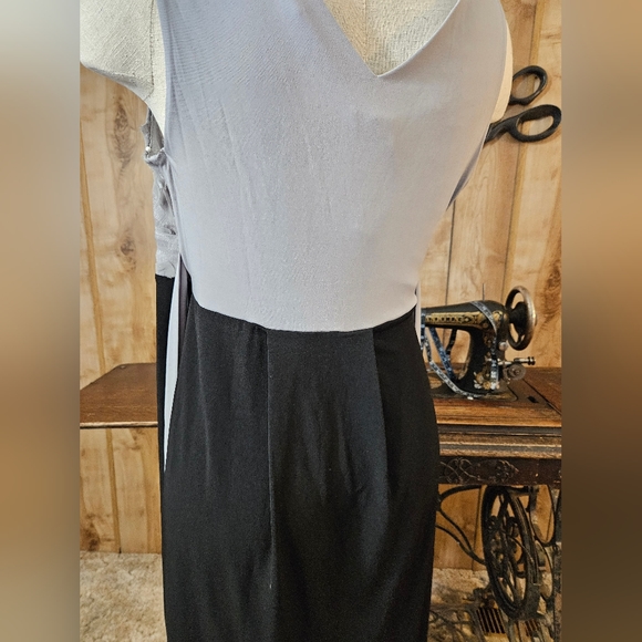 Knee-length Formal Dress - Picture 6 of 11